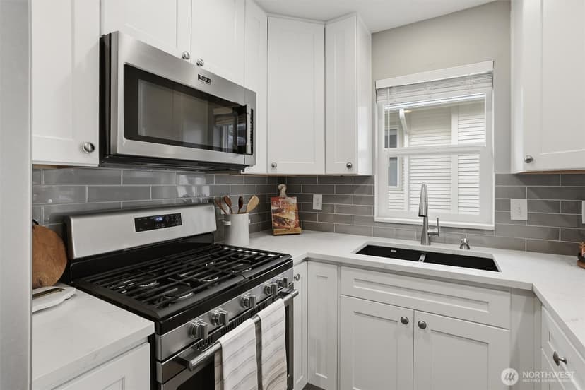 Property photo for 5012 Freeport Lane #B, Mukilteo photo 10