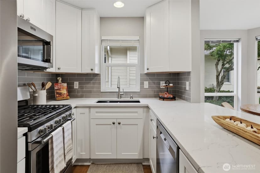Property photo for 5012 Freeport Lane #B, Mukilteo photo 9