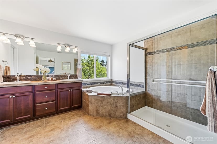 Property photo for 7624 NE 201st Place, Kenmore photo 27