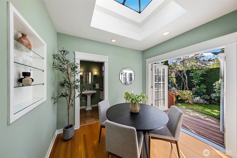Property photo for 2320 Nob Hill Avenue N, Seattle photo 12