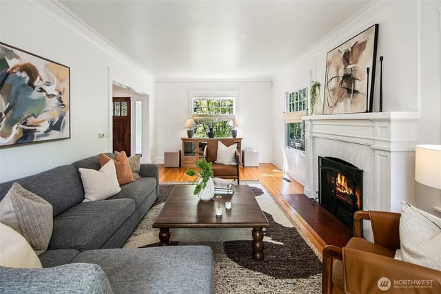 Property photo for 2320 Nob Hill Avenue N, Seattle photo 5