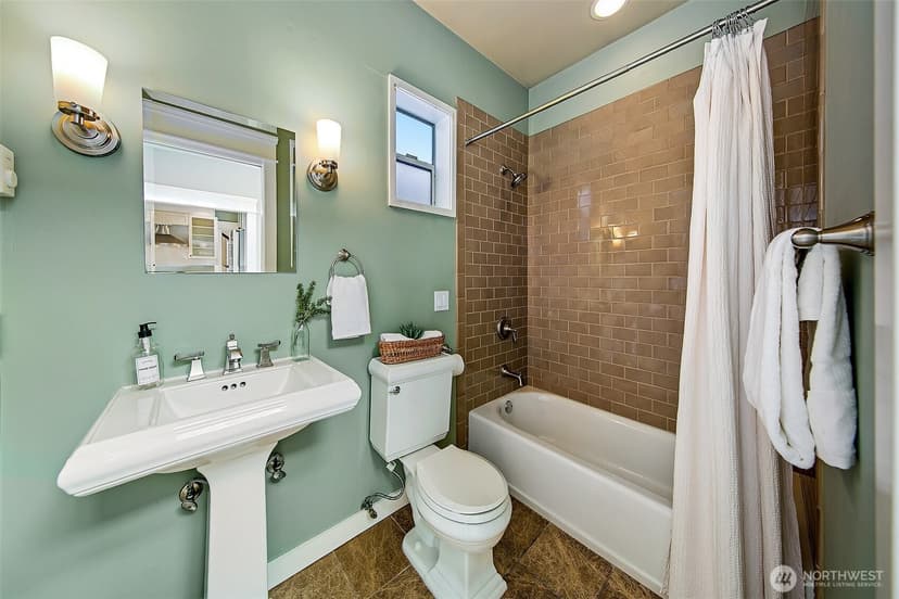 Property photo for 2320 Nob Hill Avenue N, Seattle photo 15