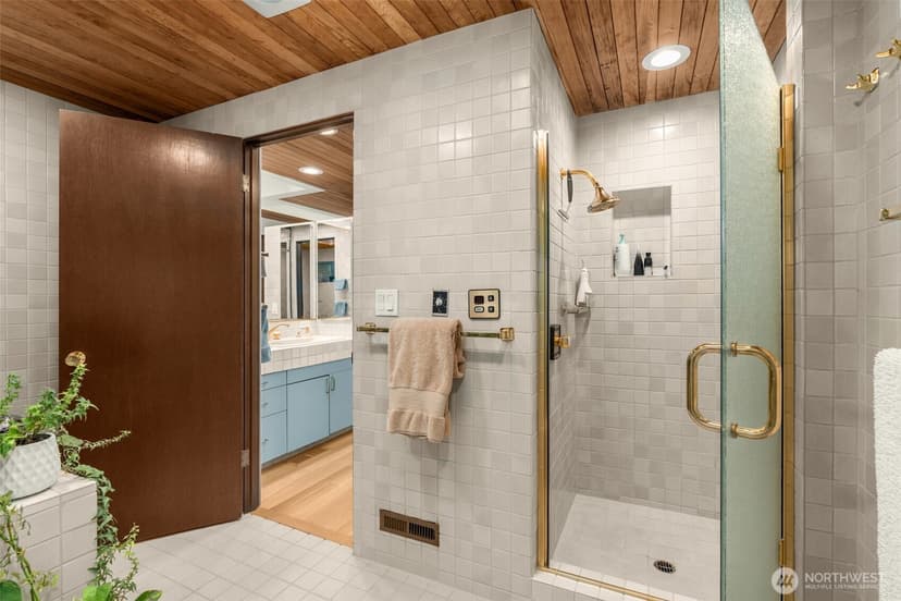Property photo for 17059 16th Avenue SW, Normandy Park photo 17
