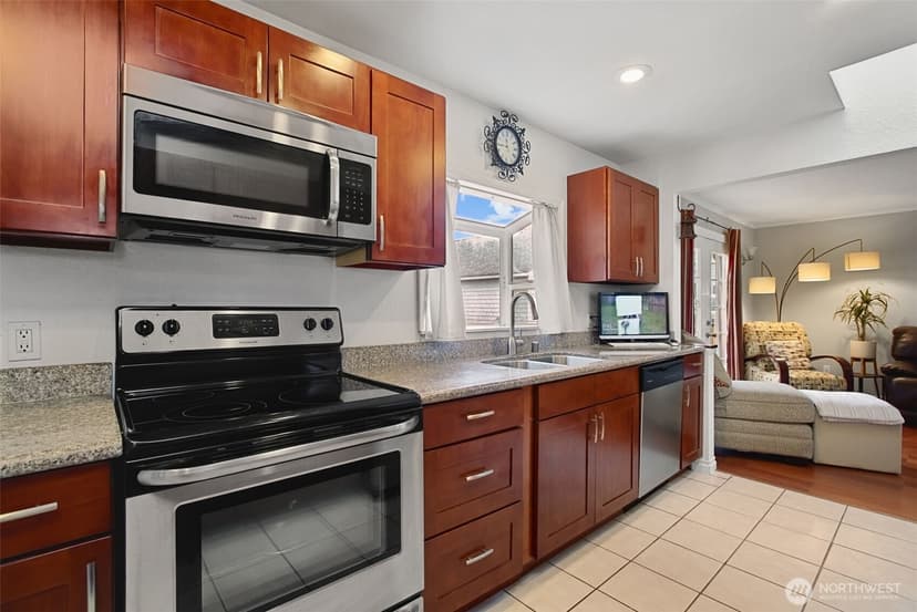 Property photo for 9006 Lawndale Avenue SW, Lakewood photo 8