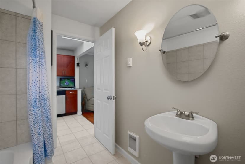 Property photo for 9006 Lawndale Avenue SW, Lakewood photo 16