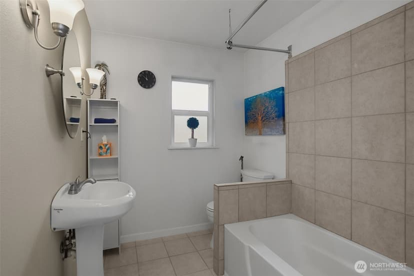 Property photo for 9006 Lawndale Avenue SW, Lakewood photo 15