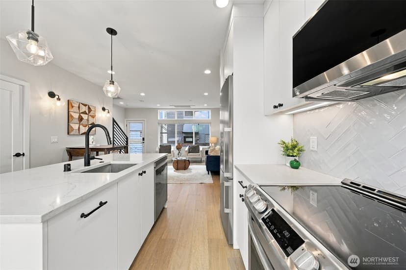 Property photo for 6016 California Avenue SW #D, Seattle photo 11