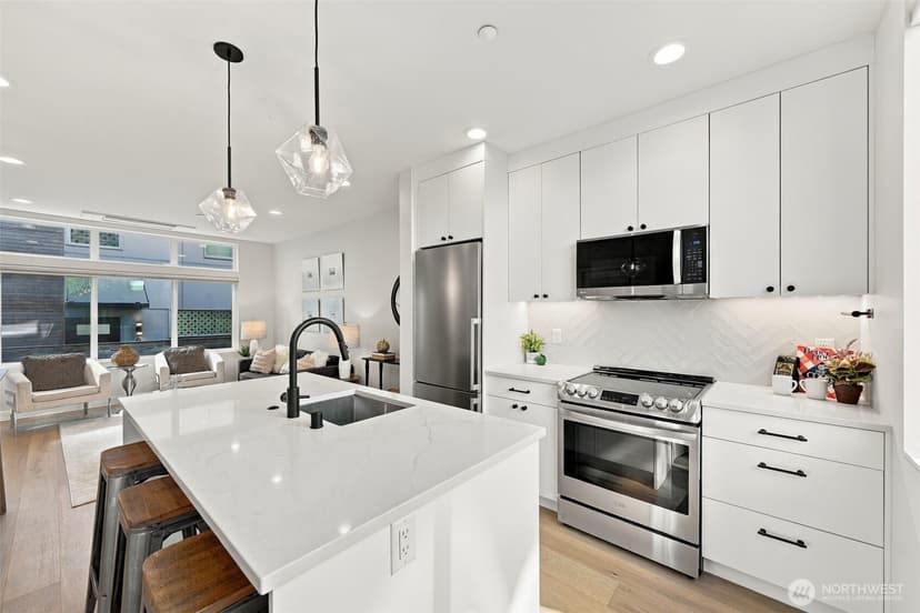 Property photo for 6016 California Avenue SW #D, Seattle photo 10