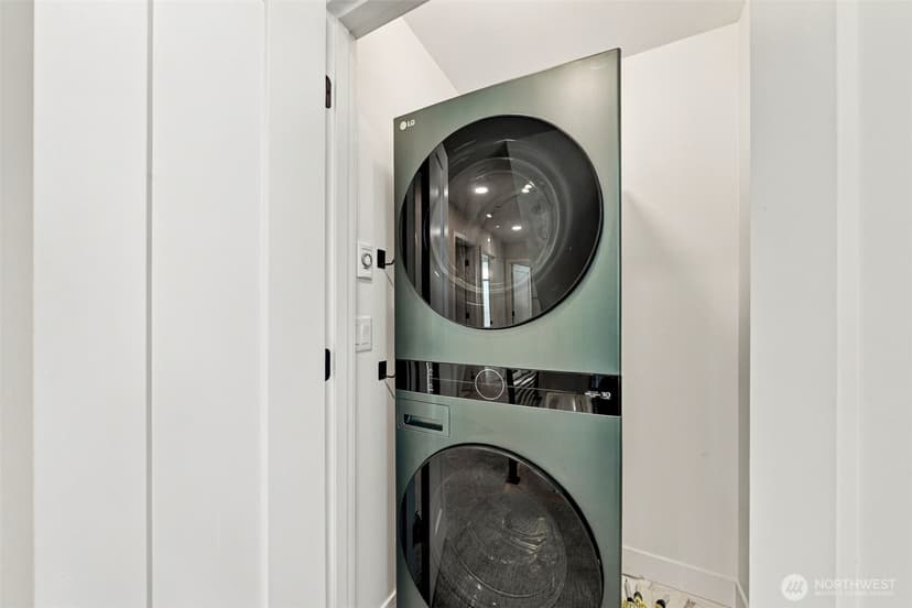 Property photo for 6016 California Avenue SW #D, Seattle photo 14