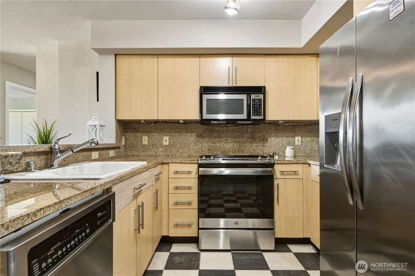 Property photo for 1100 106th Avenue NE #704, Bellevue photo 8