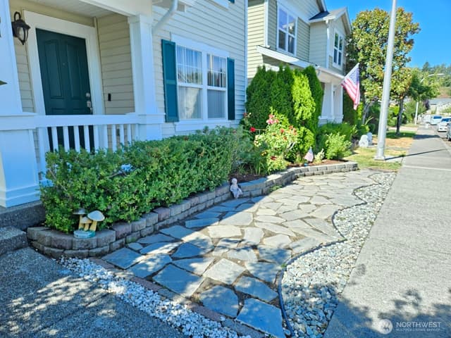 Property photo for 201 Glennwood Place SE, Renton photo 3