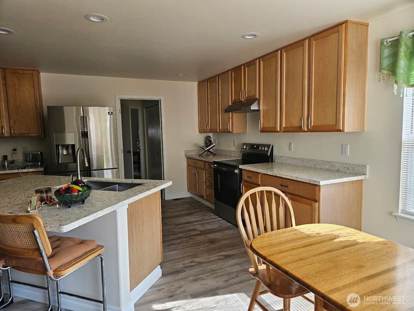 Property photo for 201 Glennwood Place SE, Renton photo 10