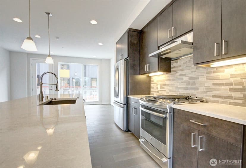 Property photo for 6542 32nd Avenue NE #B, Seattle photo 4