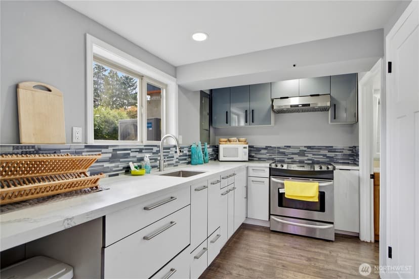Property photo for 18534 55th Avenue NE, Kenmore photo 20