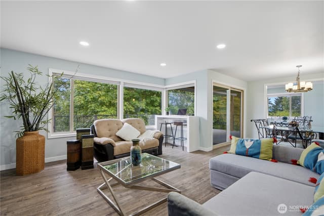 Property photo for 18534 55th Avenue NE, Kenmore photo 5