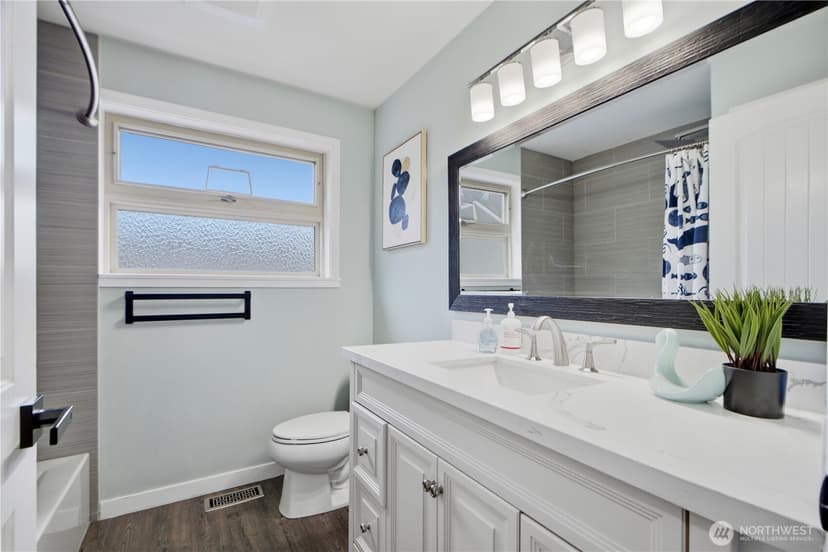 Property photo for 18534 55th Avenue NE, Kenmore photo 18