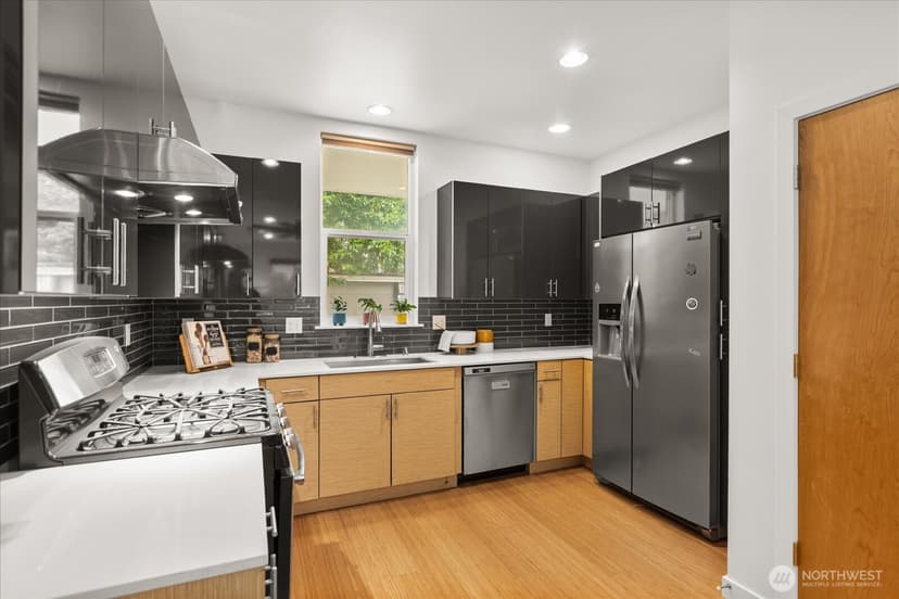 Property photo for 3423 Beacon Avenue S, Seattle photo 8