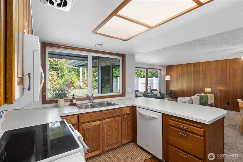 Property photo for 628 Russell Road, Snohomish photo 14