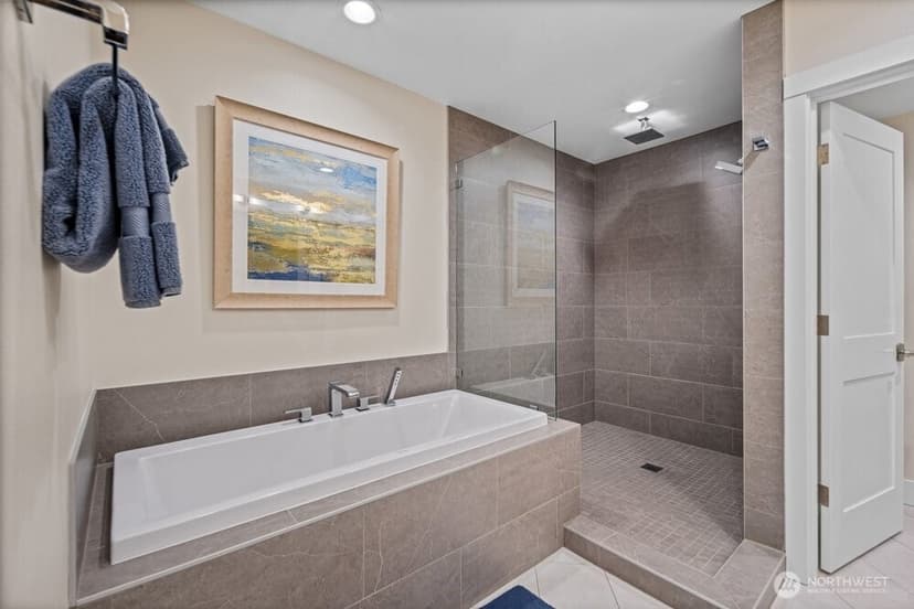 Property photo for 11223 NE 13th Lane, Bellevue photo 24