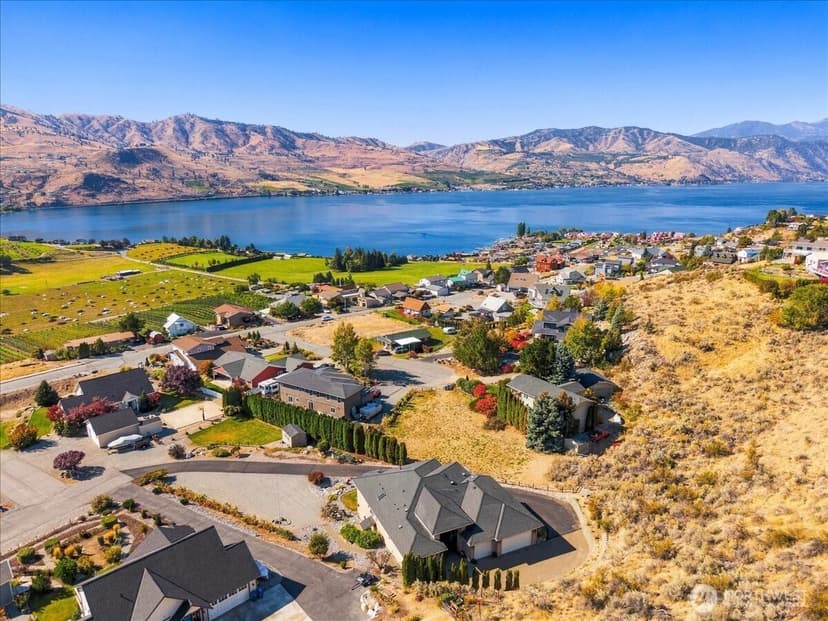 Property photo for 305 Orchard View Drive, Chelan photo 2