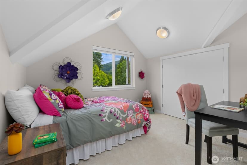 Property photo for 221 1st Place NE, Issaquah photo 15