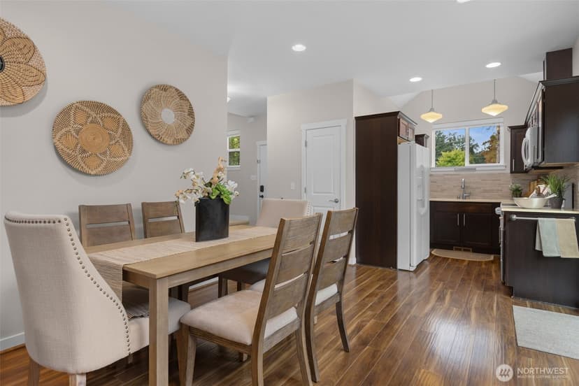 Property photo for 221 1st Place NE, Issaquah photo 2