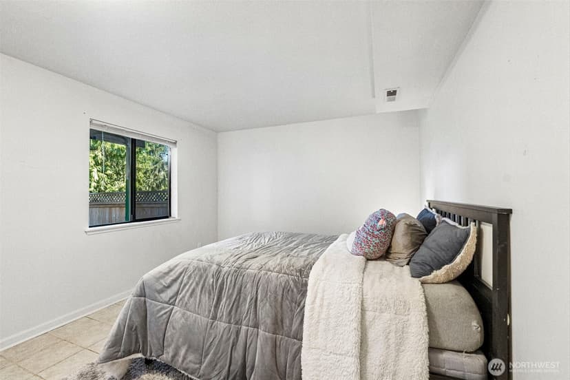Property photo for 1632 NE Perkins Way, Shoreline photo 25