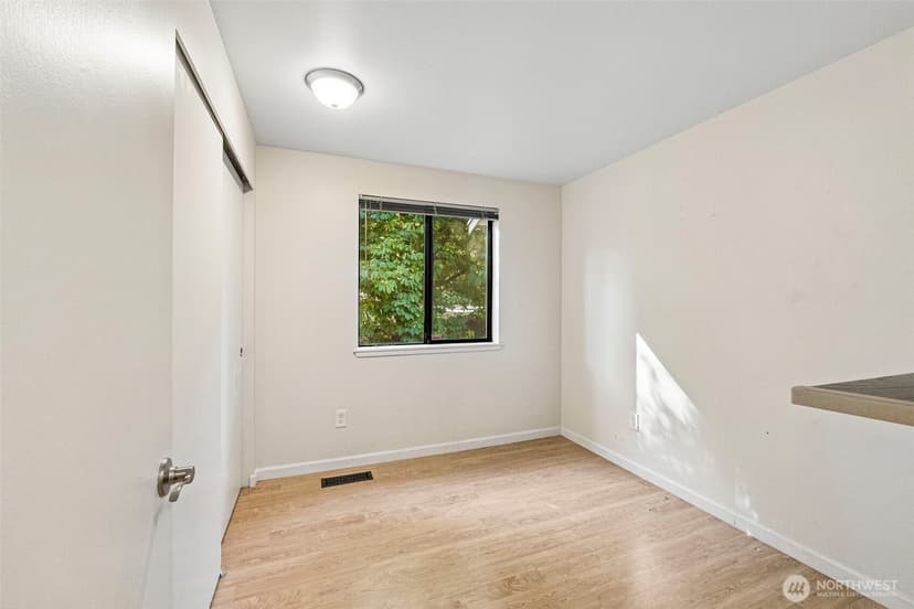 Property photo for 1632 NE Perkins Way, Shoreline photo 19