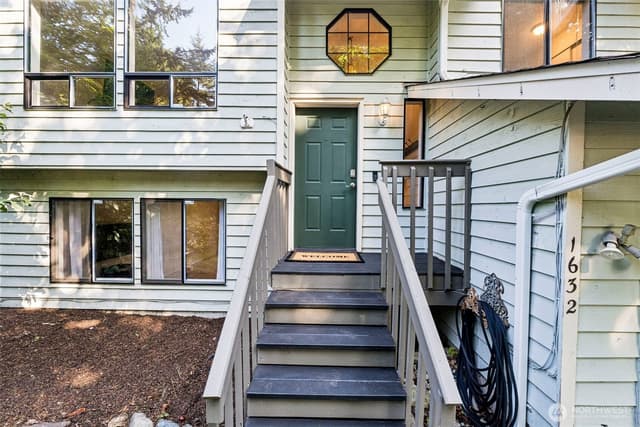 Property photo for 1632 NE Perkins Way, Shoreline photo 2