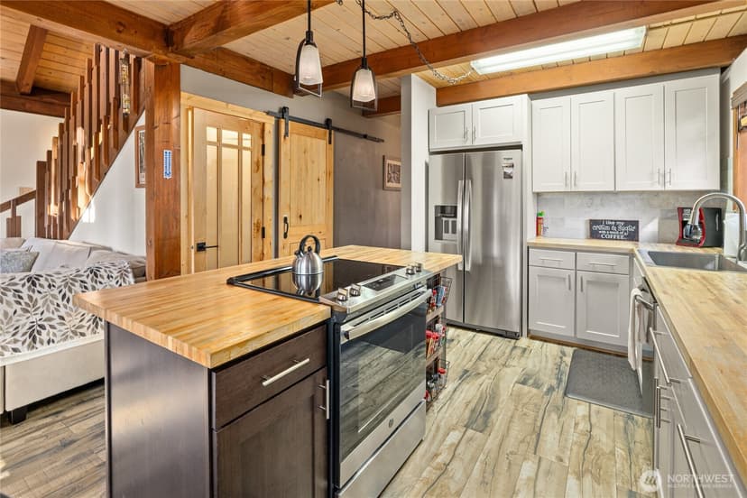 Property photo for 190 Sandstone Drive, Ronald photo 8
