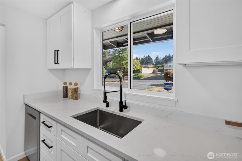 Property photo for 30025 14th Avenue S, Federal Way photo 9