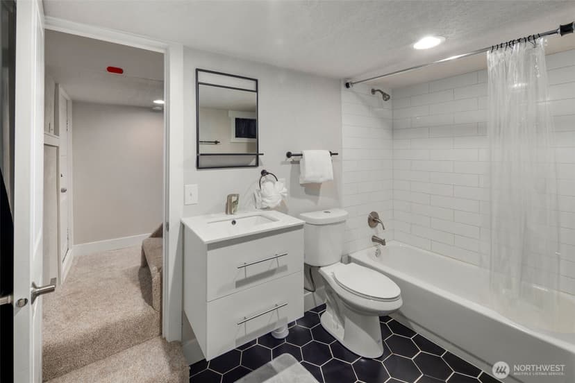 Property photo for 9338 39th Avenue S, Seattle photo 27