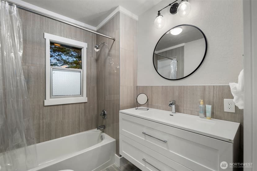 Property photo for 9338 39th Avenue S, Seattle photo 16