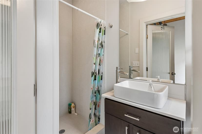 Property photo for 2377 Harbor Avenue SW, Seattle photo 11
