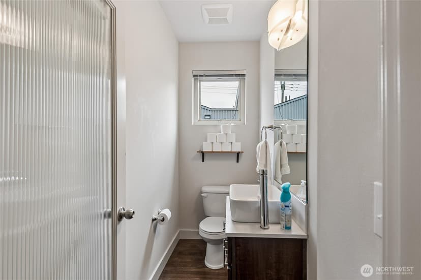 Property photo for 2377 Harbor Avenue SW, Seattle photo 19