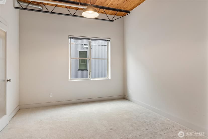 Property photo for 2377 Harbor Avenue SW, Seattle photo 9
