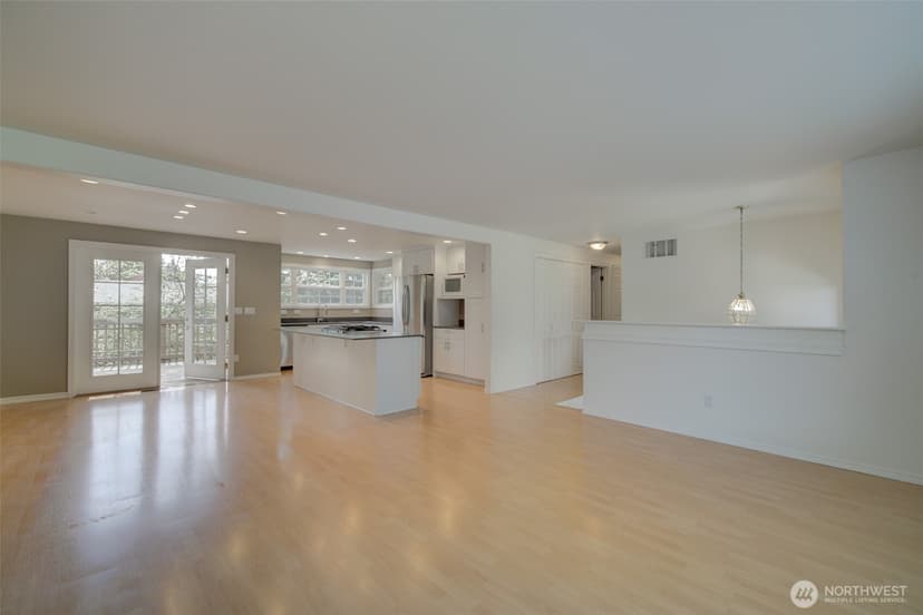 Property photo for 13930 122nd Avenue NE, Kirkland photo 5