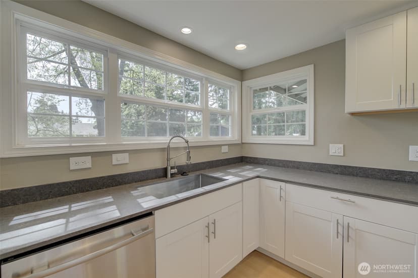 Property photo for 13930 122nd Avenue NE, Kirkland photo 8