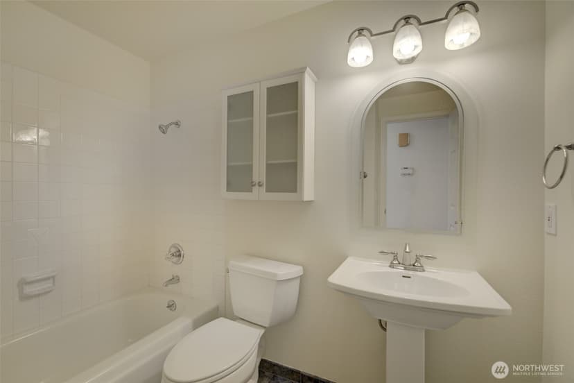 Property photo for 13930 122nd Avenue NE, Kirkland photo 18