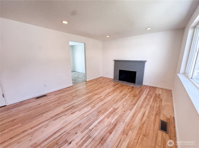 Property photo for 712 141st Street E, Tacoma photo 4