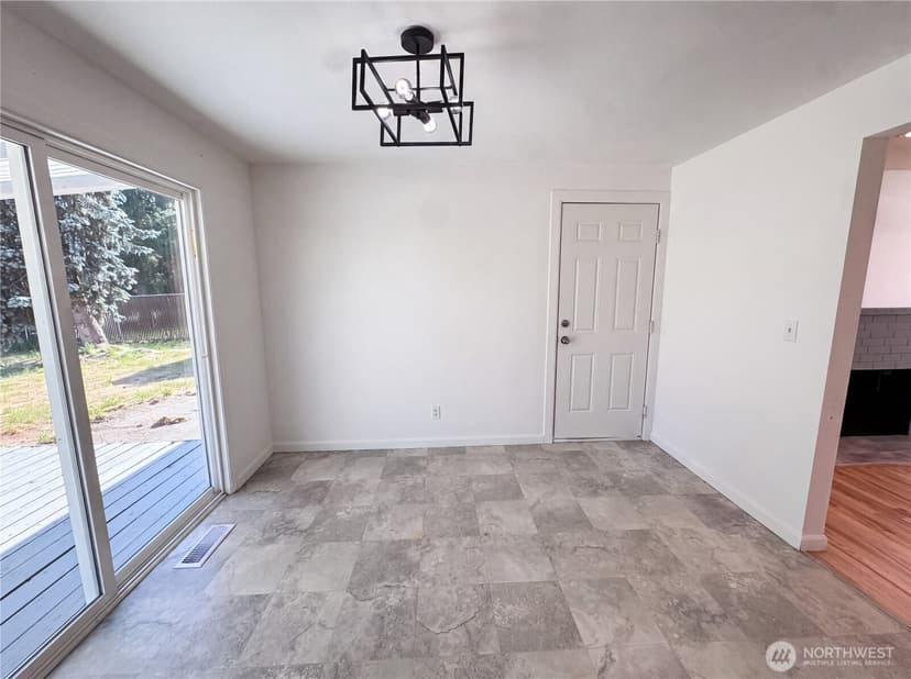 Property photo for 712 141st Street E, Tacoma photo 9