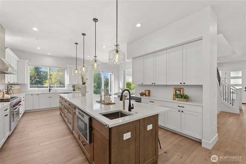 Property photo for 328 Slater Street S, Kirkland photo 17