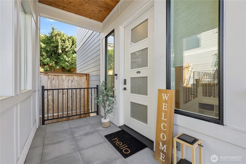 Property photo for 328 Slater Street S, Kirkland photo 4