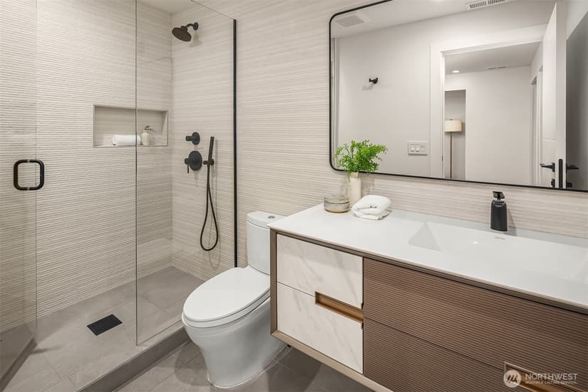 Property photo for 10656 Woodhaven Lane, Bellevue photo 35