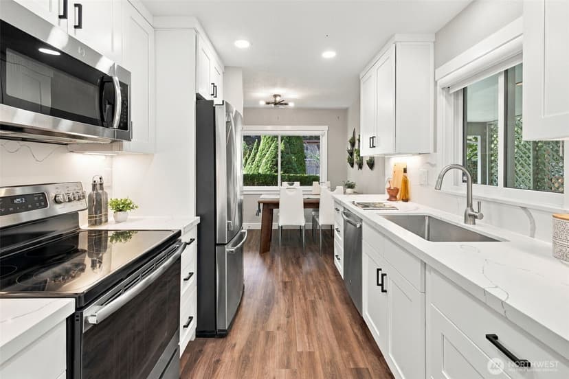 Property photo for 6542 24th Avenue SW, Seattle photo 11