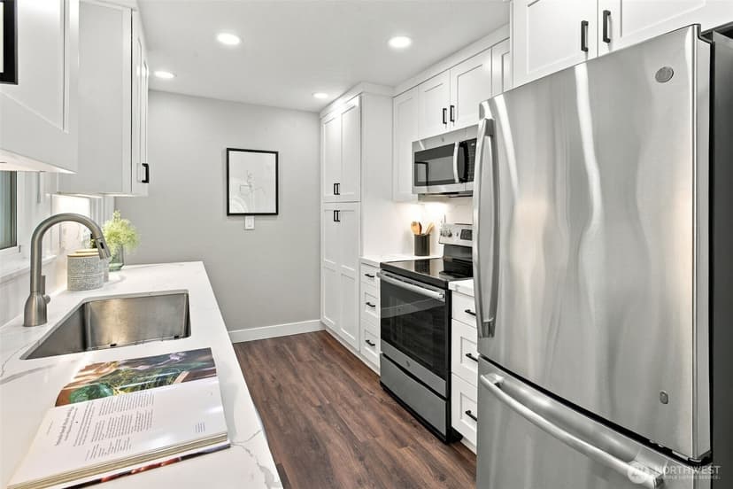 Property photo for 6542 24th Avenue SW, Seattle photo 10