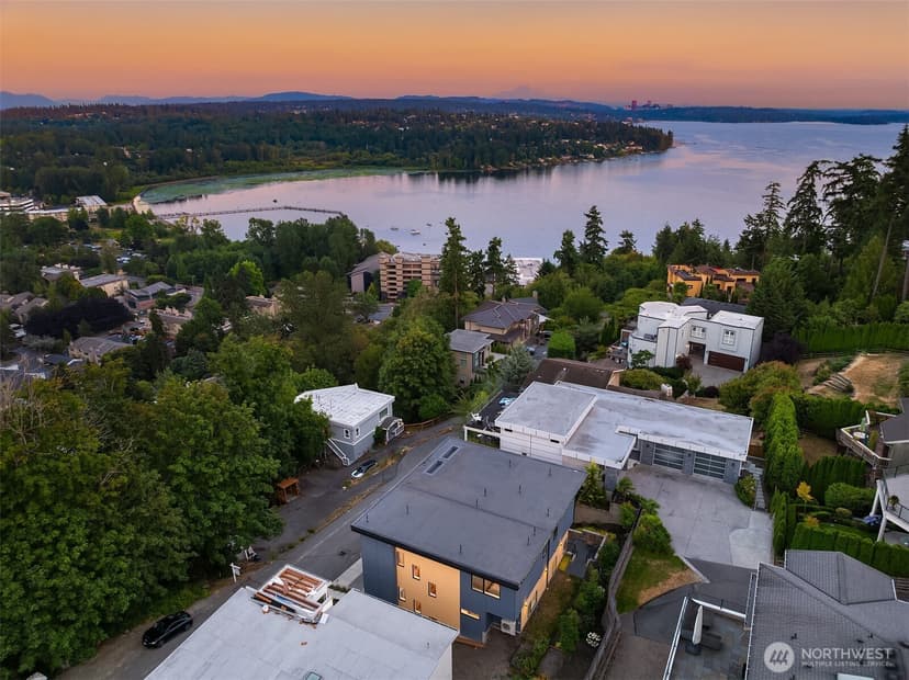 Property photo for 11909 90th Avenue NE, Kirkland photo 36
