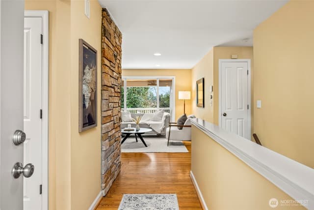 Property photo for 231 105th Avenue SE, Bellevue photo 3