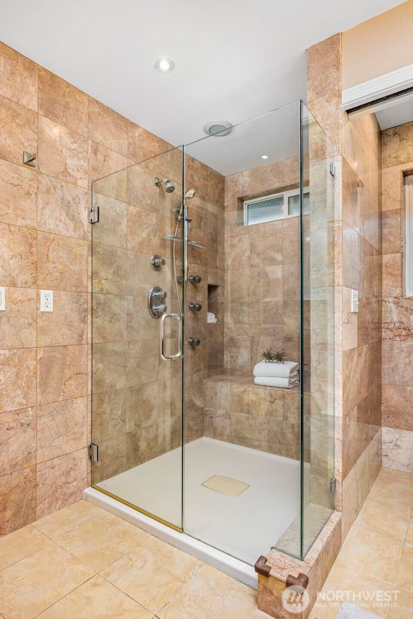 Property photo for 231 105th Avenue SE, Bellevue photo 25