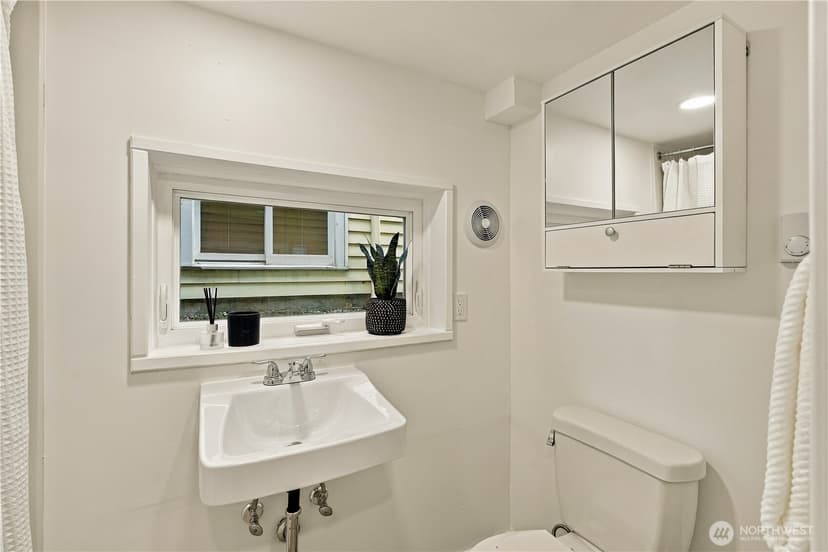 Property photo for 8055 Corliss Avenue N, Seattle photo 22